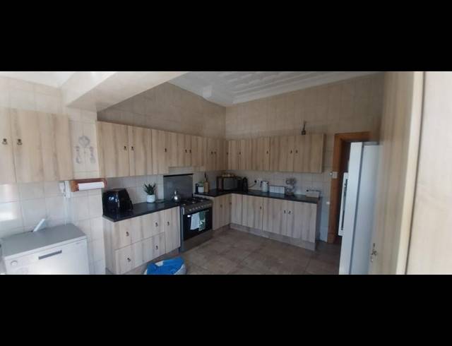 3 BEDROOM HOUSE FOR SALE IN KENSINGTON